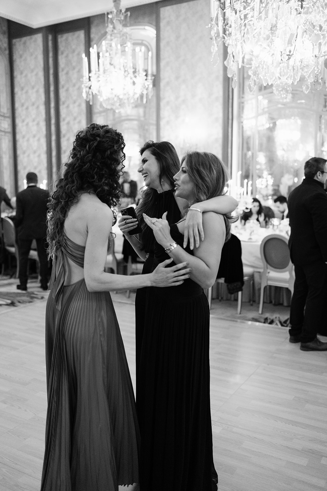 Wedding guests greeting one another before dinner at Hôtel Plaza Athénée